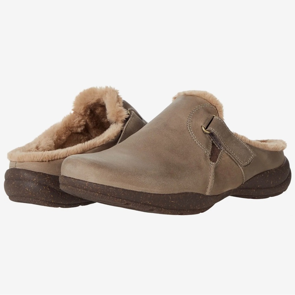 Clark’s Collection Roseville Clogs in Dark Taupe Leather